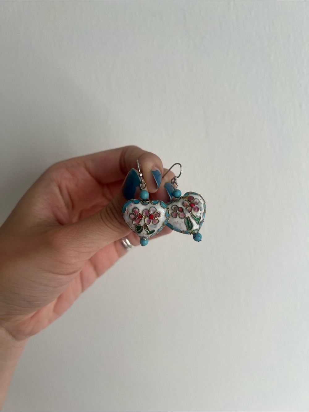 Vintage Hand-Painted Heart Floral Dangle Earrings in Turquoise & White